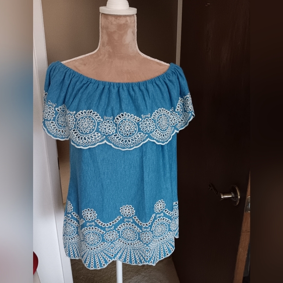 SOLD! Sale 🌞 Fever~Chambray Off the Shoulder White Eyelet Embroidered Top - Picture 3 of 15